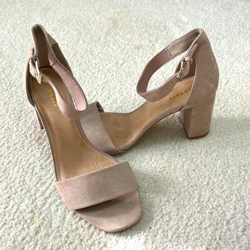 Old Navy Size 9. Brand New